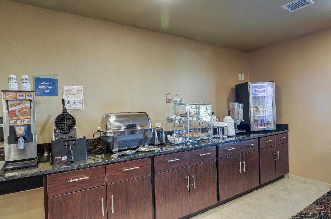 Cobblestone Inn&Suites-Kersey Extérieur photo
